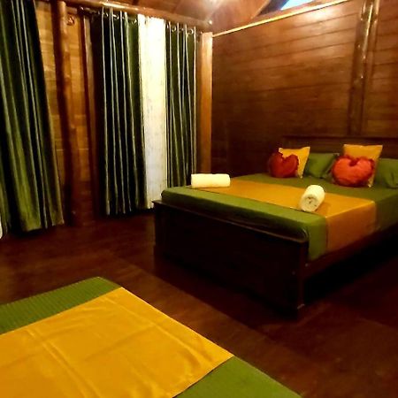 Warahana Riverside Cottage Entire Room Udawalawe Exterior foto