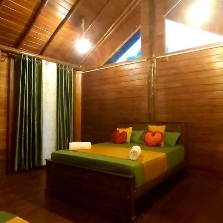 Warahana Riverside Cottage Entire Room Udawalawe Exterior foto