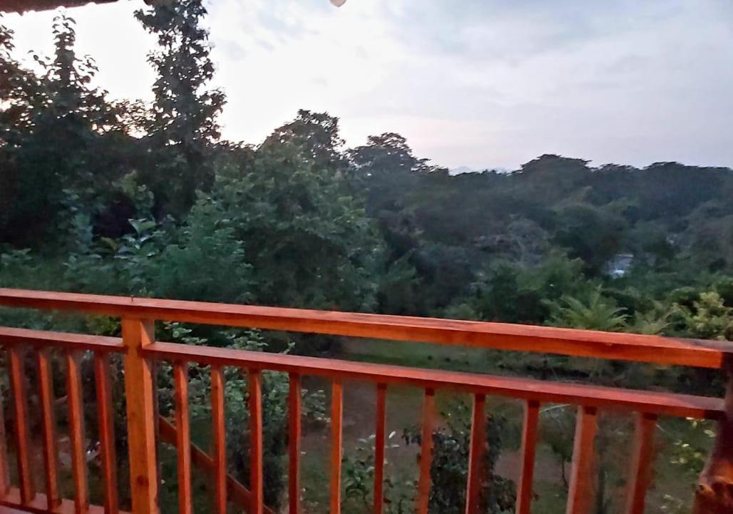 Warahana Riverside Cottage Entire Room Udawalawe Exterior foto