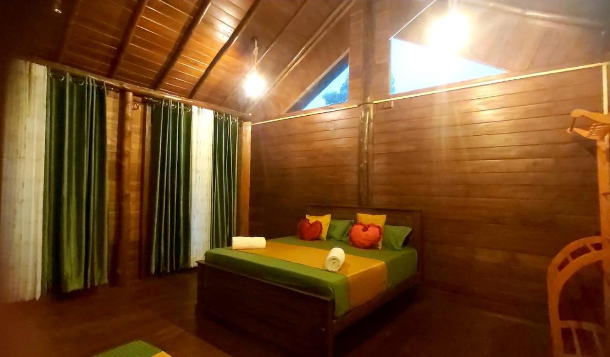 Warahana Riverside Cottage Entire Room Udawalawe Exterior foto
