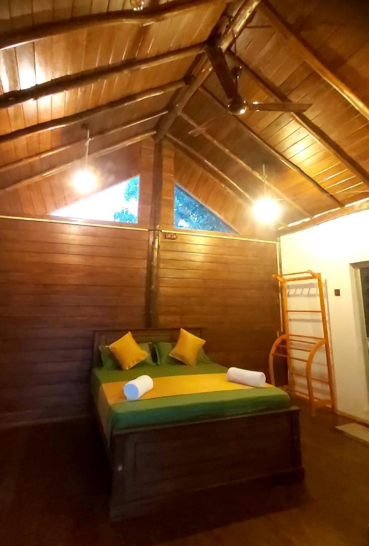 Warahana Riverside Cottage Entire Room Udawalawe Exterior foto
