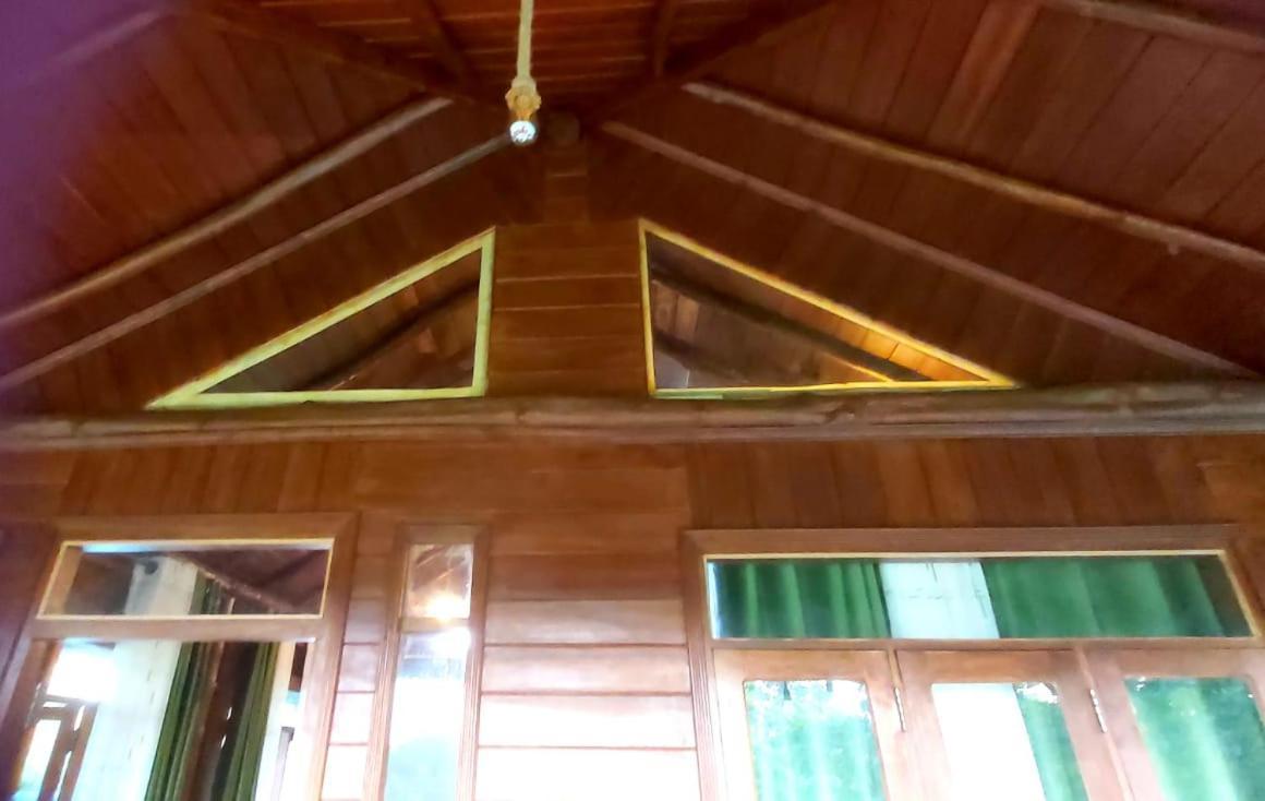 Warahana Riverside Cottage Entire Room Udawalawe Exterior foto