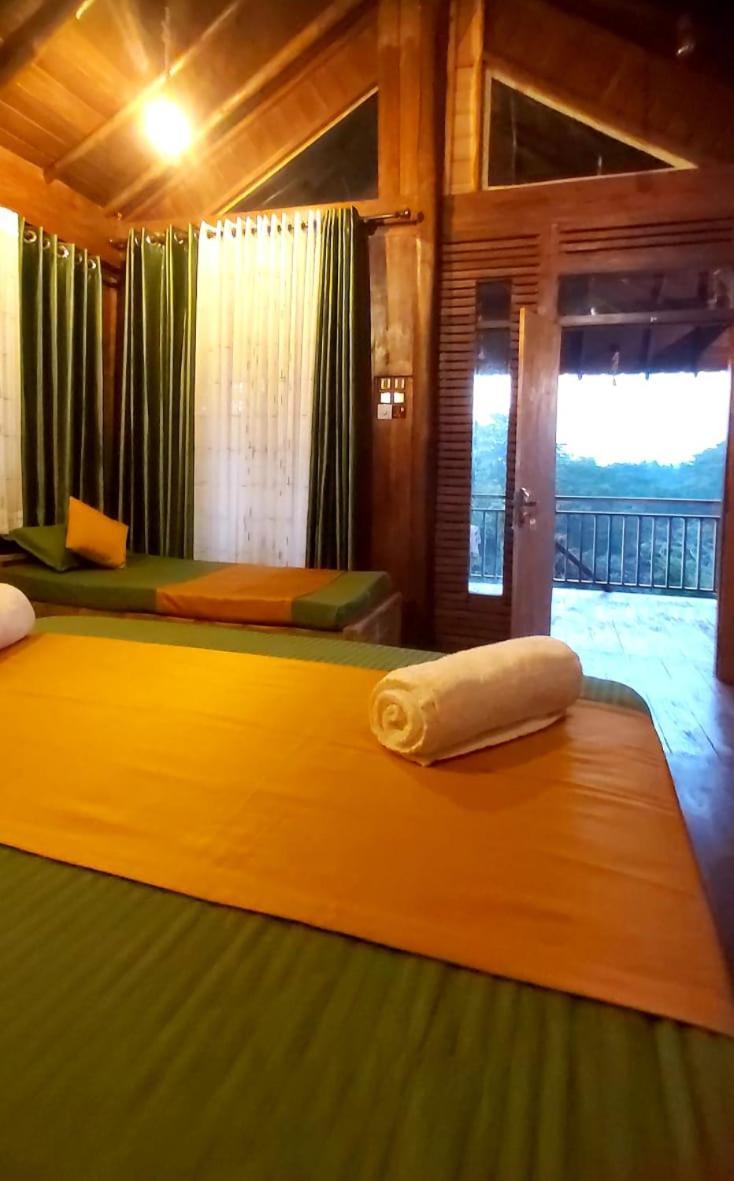 Warahana Riverside Cottage Entire Room Udawalawe Exterior foto