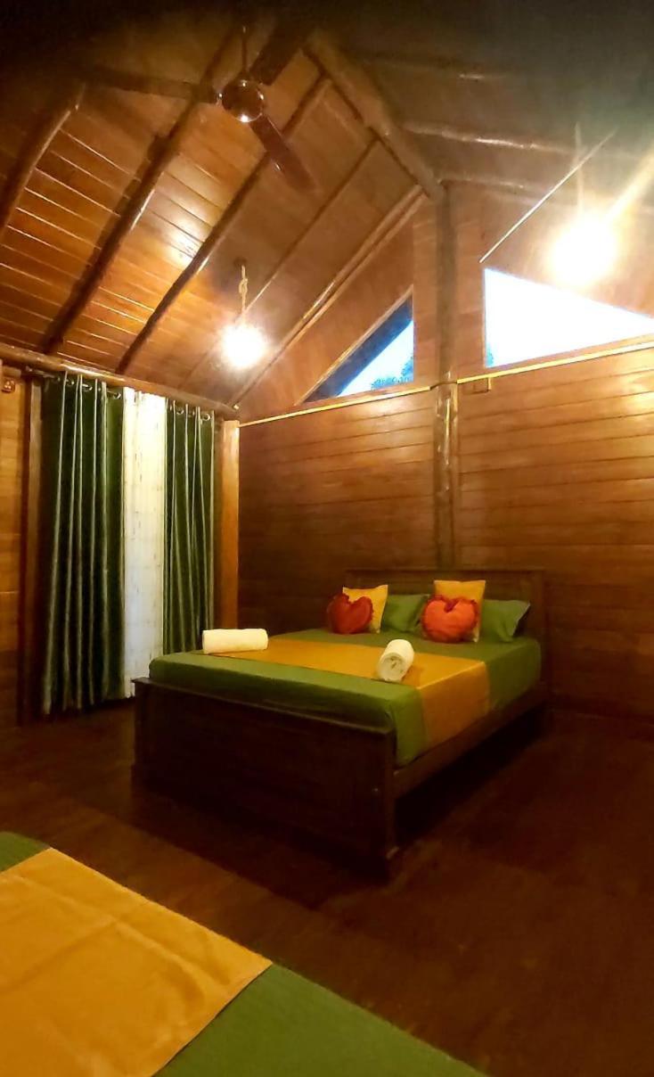 Warahana Riverside Cottage Entire Room Udawalawe Exterior foto